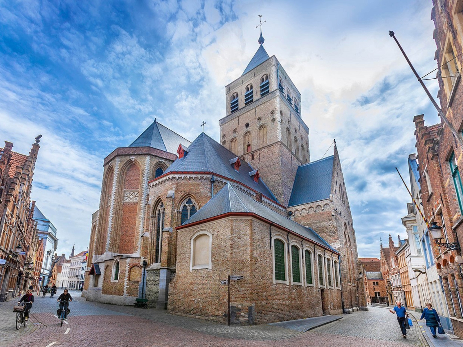Foto: straatbeeld Sint-Jacobskerk Brugge | Jan Breydel